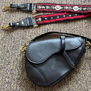 Saddlebag w/Guitar Style strap.Barely used black.Bought off Wish.Good condition.